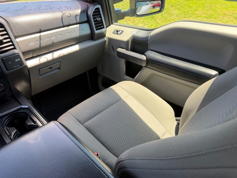 Ford Super Duty F-250 SRW Vehicle Image 14