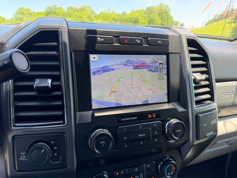 Ford Super Duty F-250 SRW Vehicle Image 18