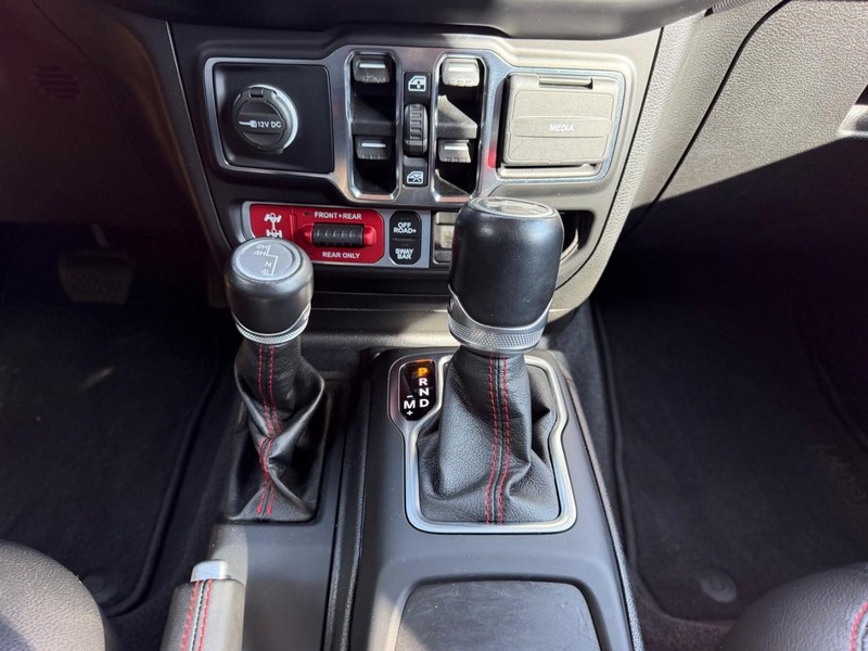 Jeep Wrangler Vehicle Image 14