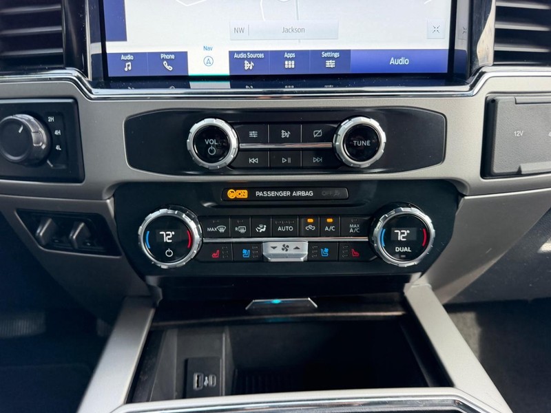 Ford Super Duty F-250 SRW Vehicle Image 13