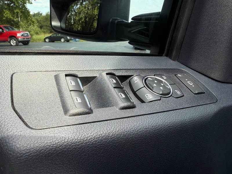 Ford Super Duty F-250 SRW Vehicle Image 15