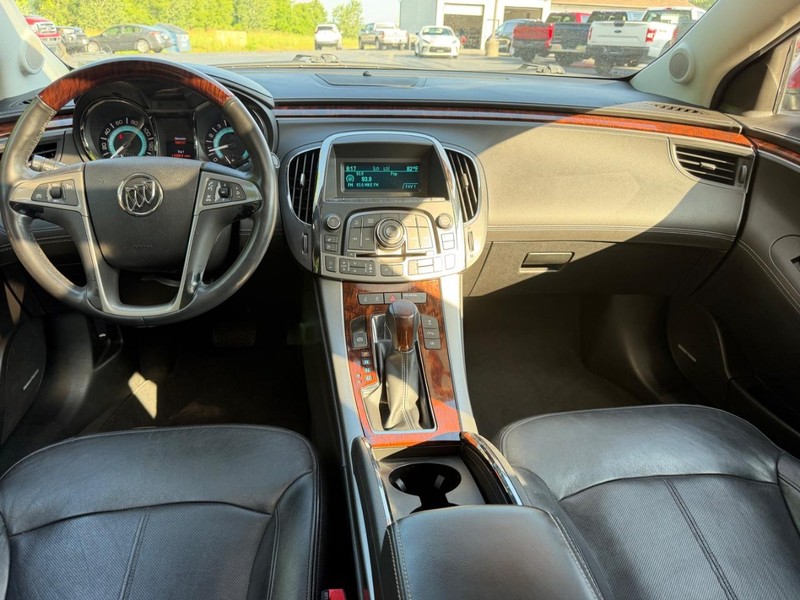 Buick LaCrosse Vehicle Image 09