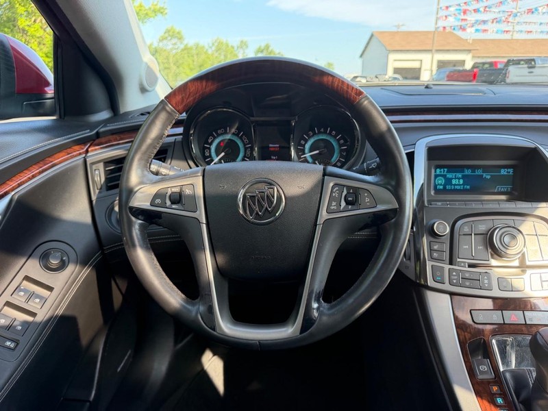 Buick LaCrosse Vehicle Image 10