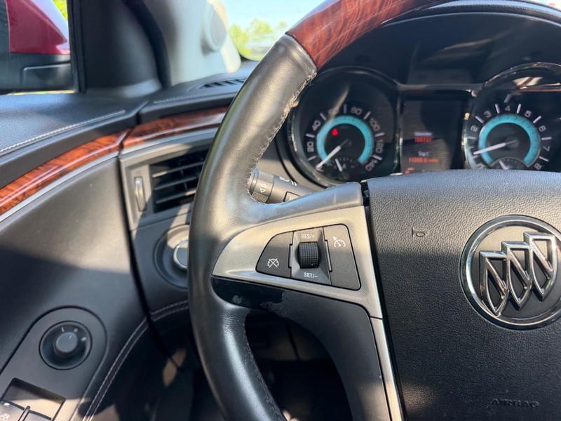 Buick LaCrosse Vehicle Image 11