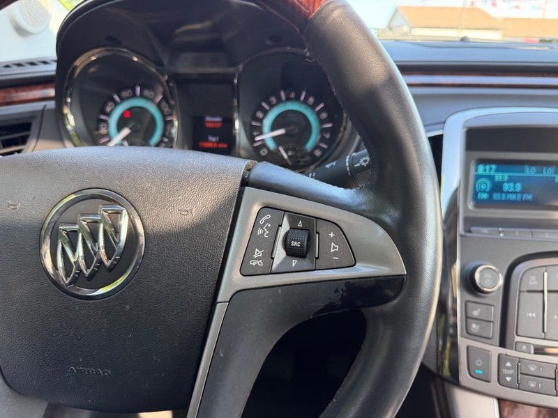 Buick LaCrosse Vehicle Image 12