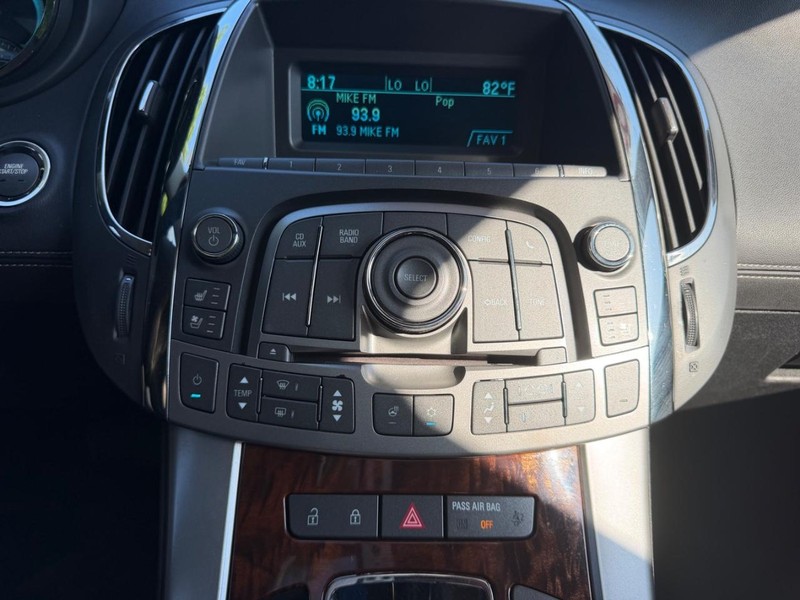 Buick LaCrosse Vehicle Image 14