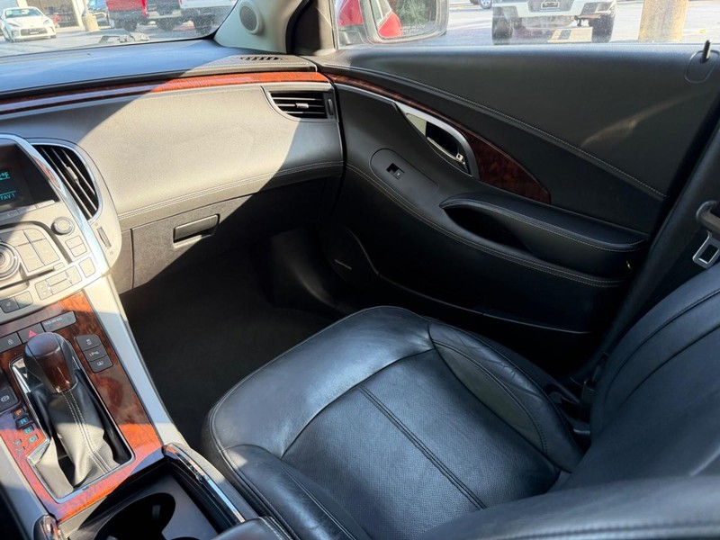 Buick LaCrosse Vehicle Image 16