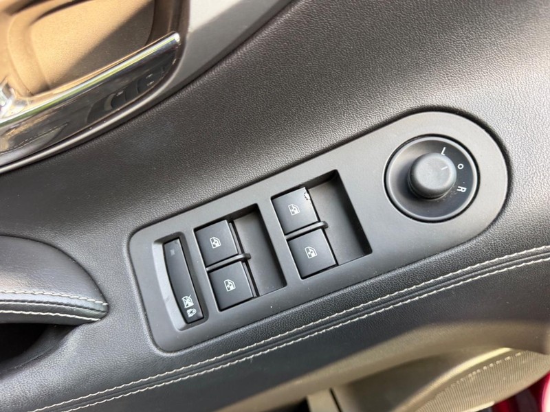 Buick LaCrosse Vehicle Image 17