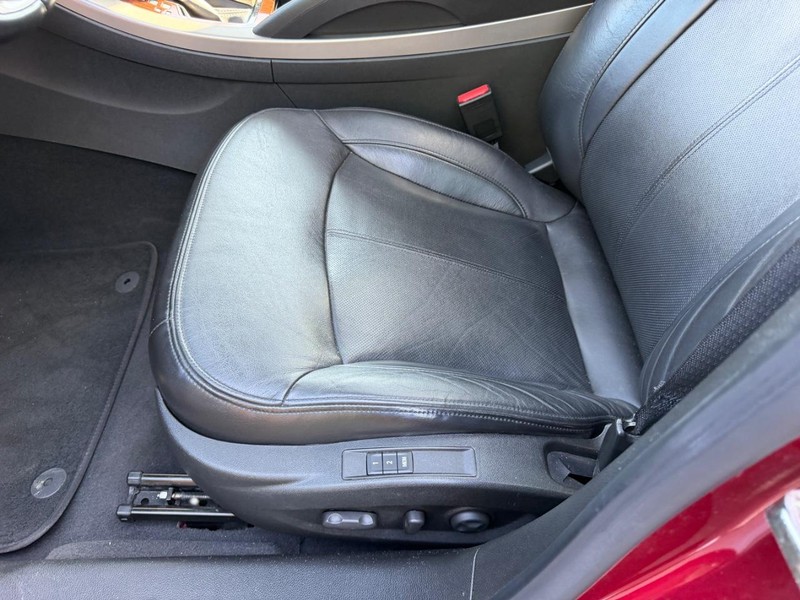 Buick LaCrosse Vehicle Image 18