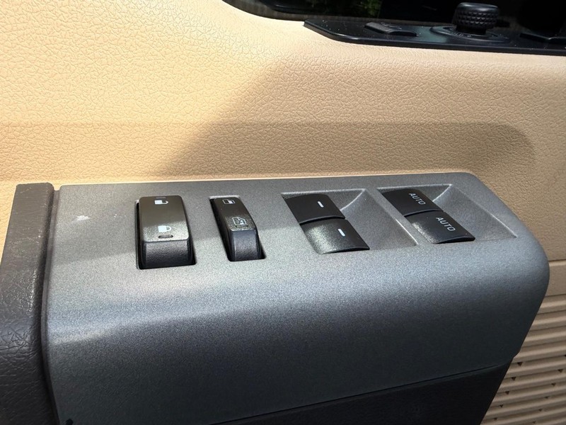 Ford Super Duty F-250 SRW Vehicle Image 15