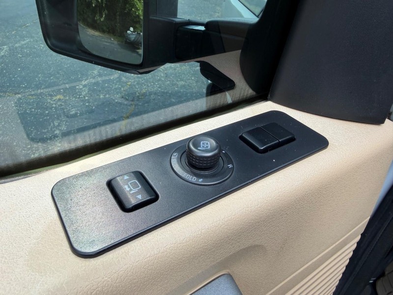 Ford Super Duty F-250 SRW Vehicle Image 16