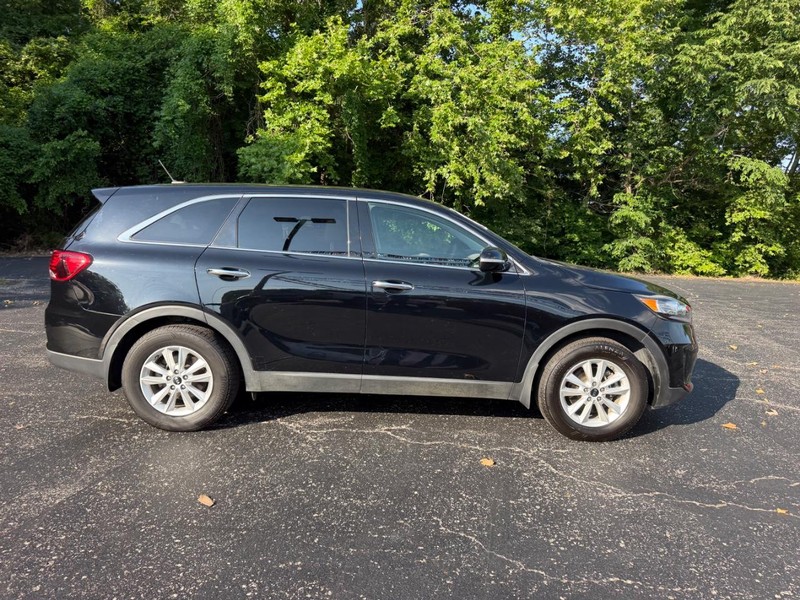 Kia Sorento Vehicle Image 02