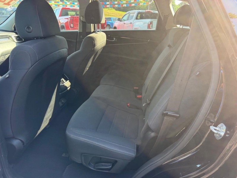 Kia Sorento Vehicle Image 08