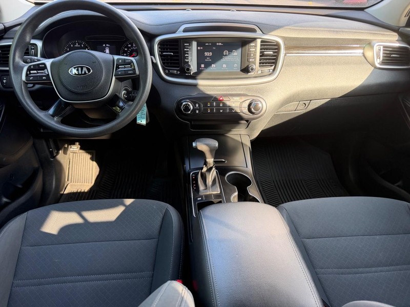 Kia Sorento Vehicle Image 09