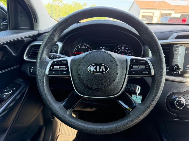 Kia Sorento Vehicle Image 10