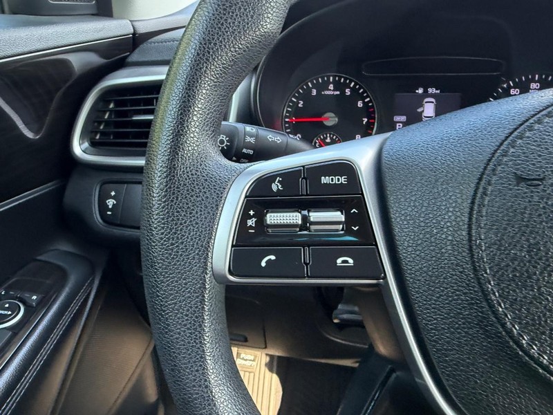 Kia Sorento Vehicle Image 11