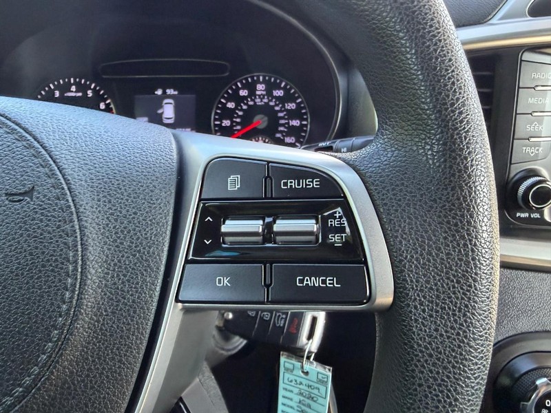Kia Sorento Vehicle Image 12
