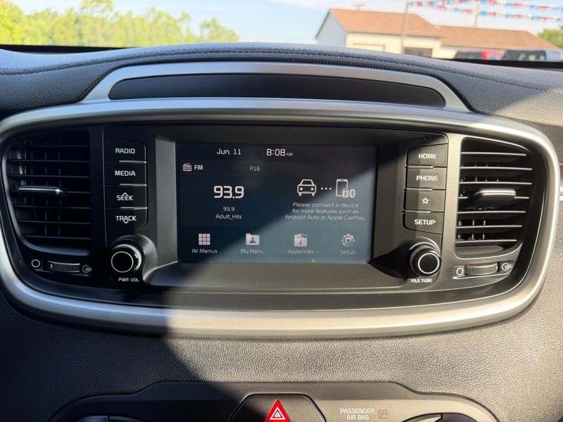 Kia Sorento Vehicle Image 13