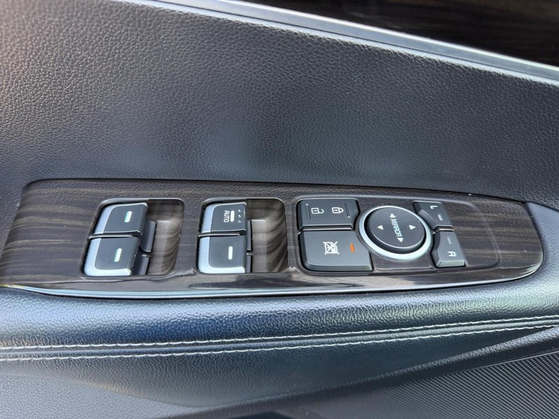 Kia Sorento Vehicle Image 17