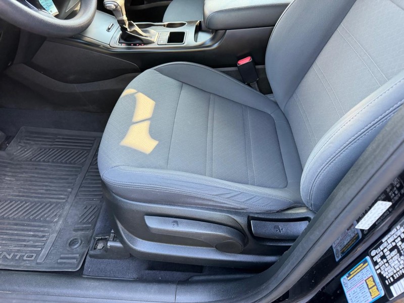 Kia Sorento Vehicle Image 18
