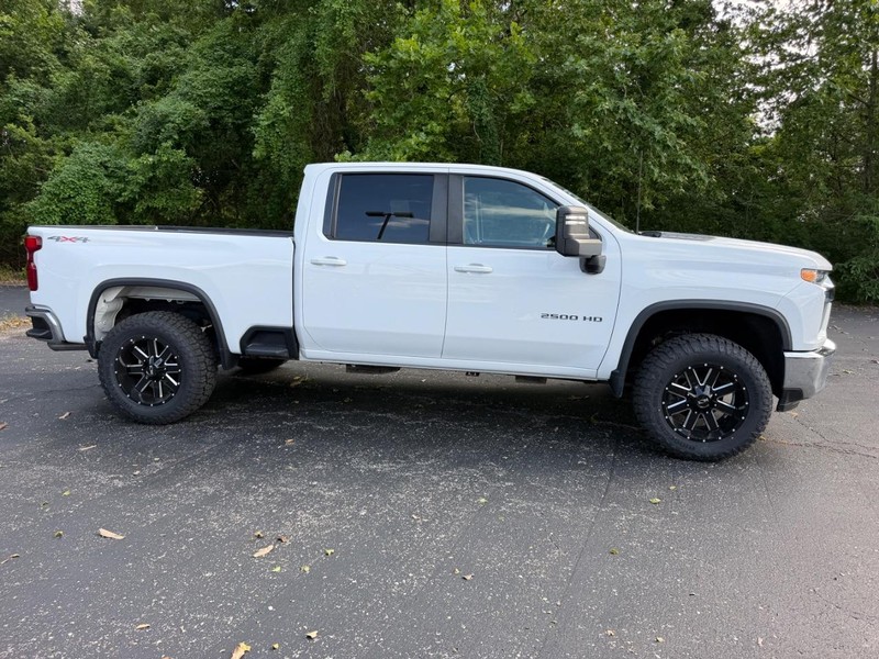 Chevrolet Silverado 2500HD Vehicle Image 02