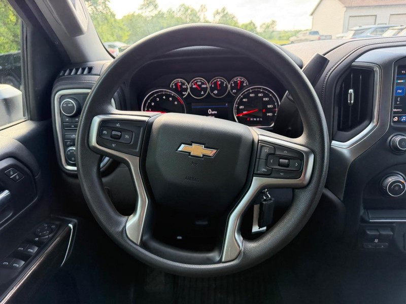 Chevrolet Silverado 2500HD Vehicle Image 09