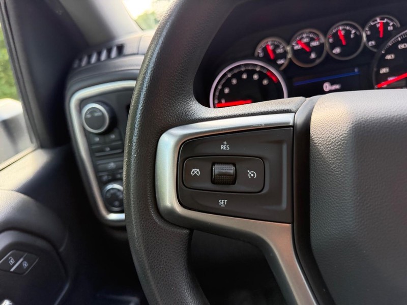 Chevrolet Silverado 2500HD Vehicle Image 10