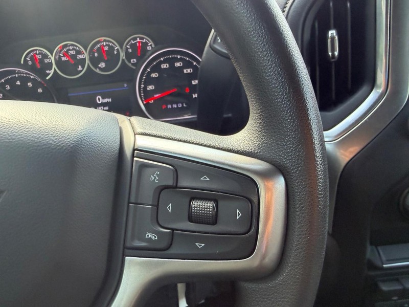 Chevrolet Silverado 2500HD Vehicle Image 11