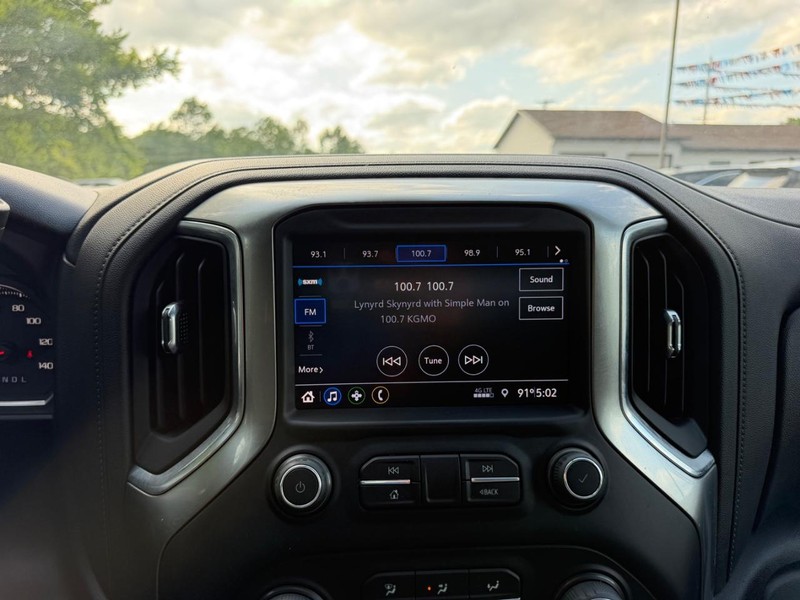 Chevrolet Silverado 2500HD Vehicle Image 12