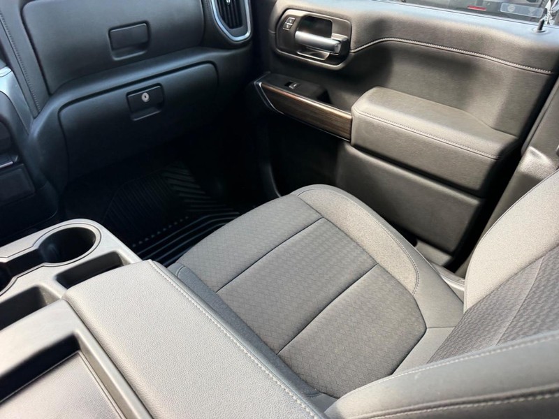 Chevrolet Silverado 2500HD Vehicle Image 14