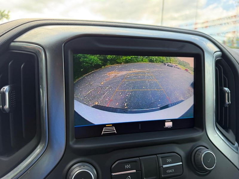 Chevrolet Silverado 2500HD Vehicle Image 18