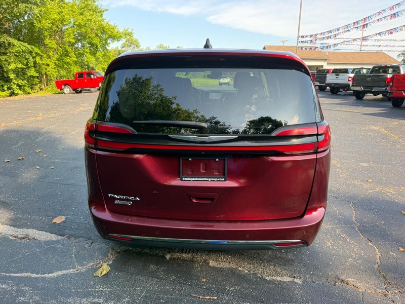 Chrysler Pacifica Vehicle Image 04