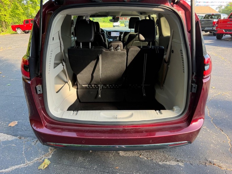 Chrysler Pacifica Vehicle Image 05
