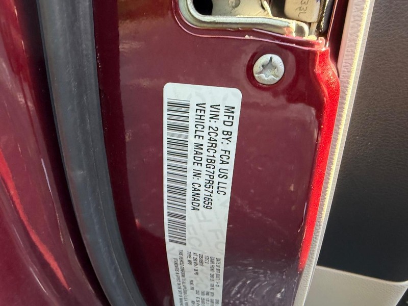 Chrysler Pacifica Vehicle Image 24