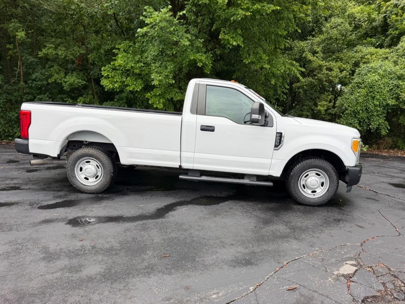 Ford Super Duty F-250 SRW Vehicle Image 02