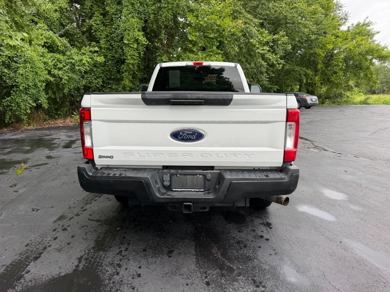 Ford Super Duty F-250 SRW Vehicle Image 04