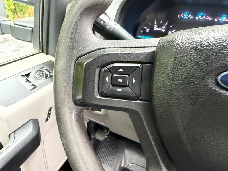 Ford Super Duty F-250 SRW Vehicle Image 09