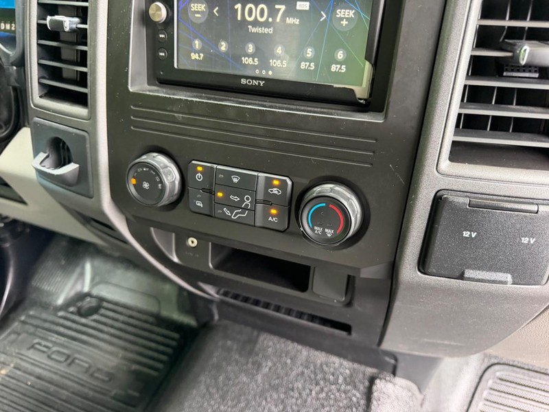 Ford Super Duty F-250 SRW Vehicle Image 11