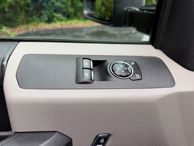 Ford Super Duty F-250 SRW Vehicle Image 13