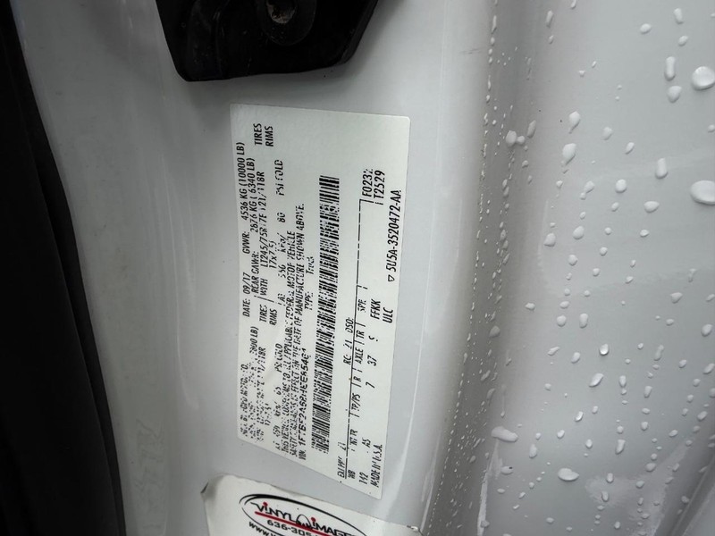 Ford Super Duty F-250 SRW Vehicle Image 16