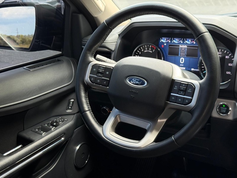 Ford Expedition Vehicle Image 21