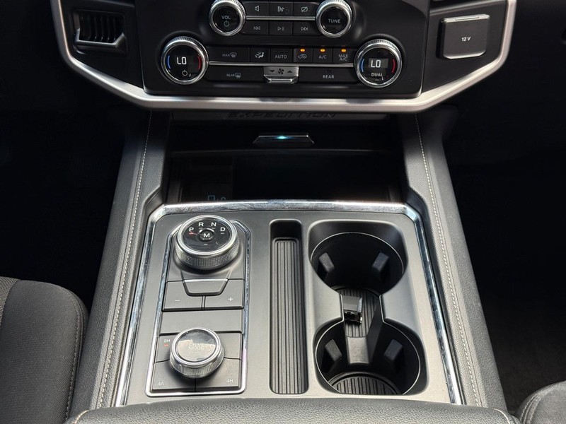 Ford Expedition Vehicle Image 23