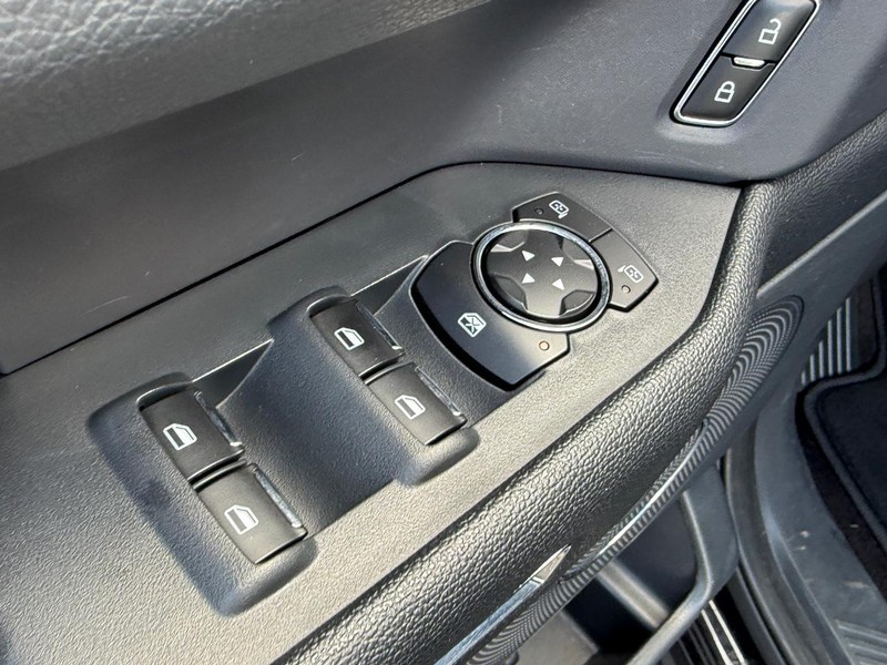 Ford Expedition Vehicle Image 24