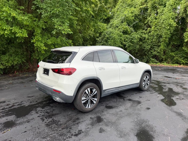 Mercedes-Benz GLA Vehicle Image 03