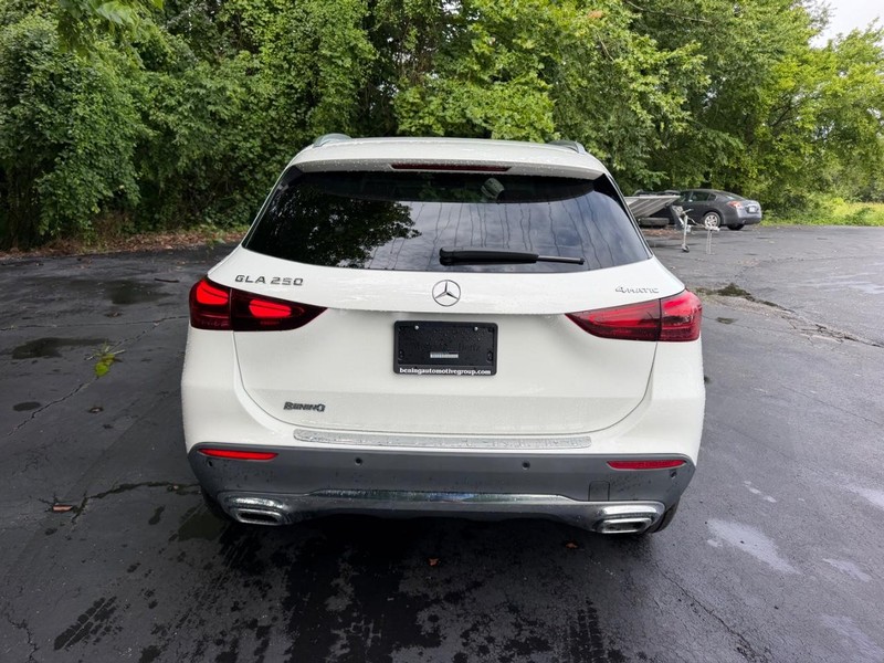 Mercedes-Benz GLA Vehicle Image 04