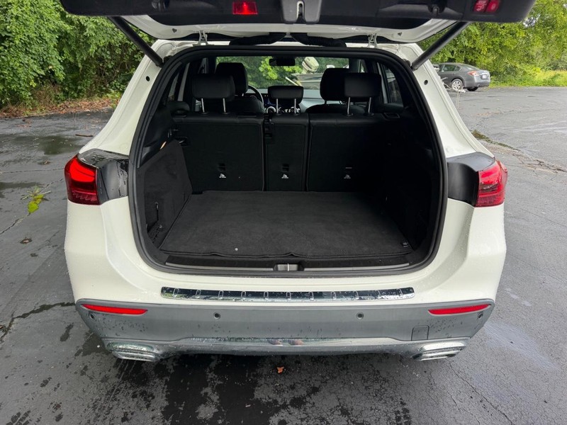 Mercedes-Benz GLA Vehicle Image 05