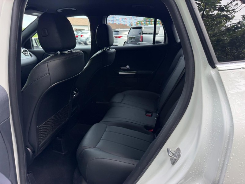 Mercedes-Benz GLA Vehicle Image 08