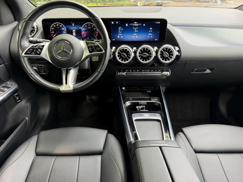 Mercedes-Benz GLA Vehicle Image 09