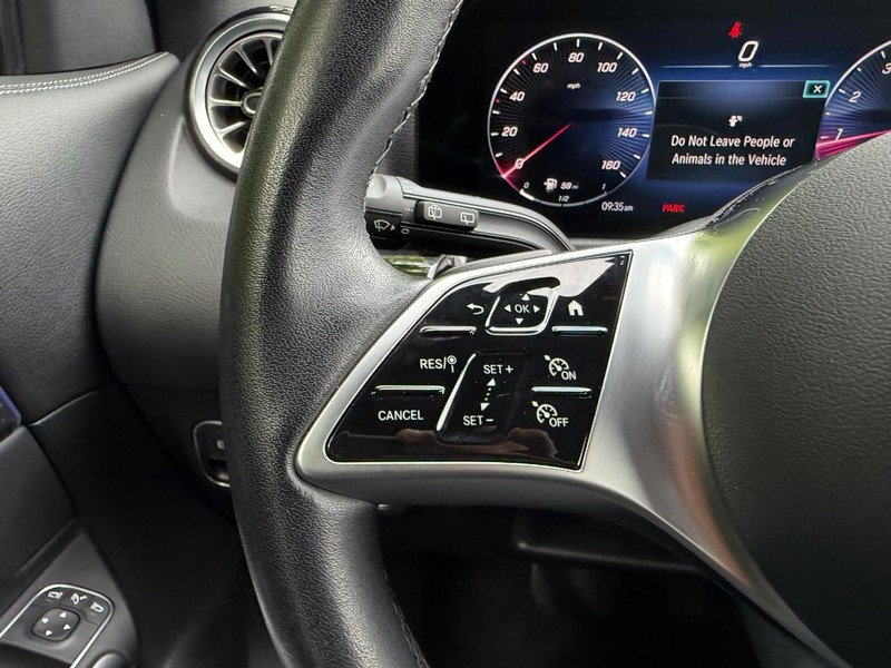 Mercedes-Benz GLA Vehicle Image 11