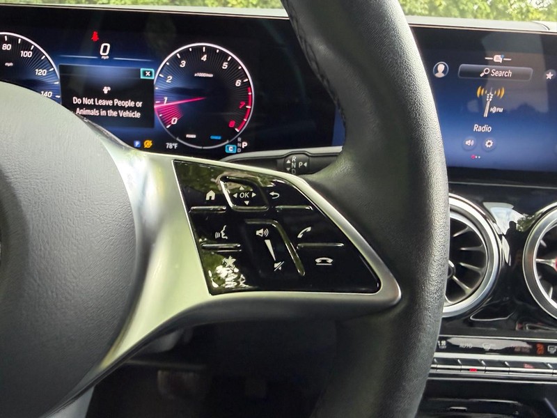 Mercedes-Benz GLA Vehicle Image 12